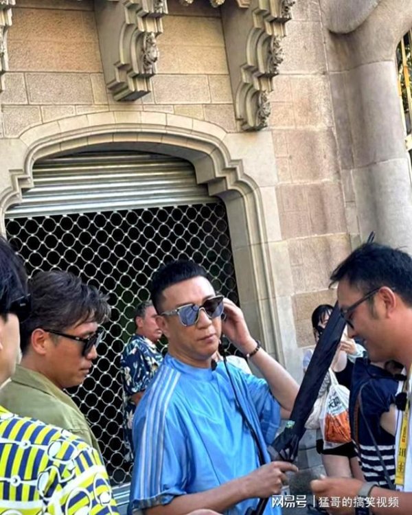 恒盛优配 孙红雷一家度假，小15岁妻子背影人高马大，不用带娃惬意的玩手机